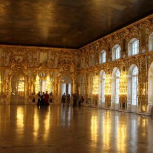 Un gran salón de baile
