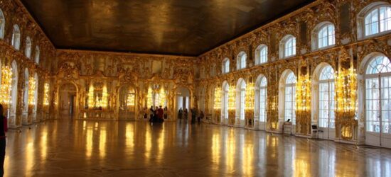 Un gran salón de baile