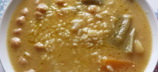 Legumbres, verduras, arroz, muy nutriente u muy rico