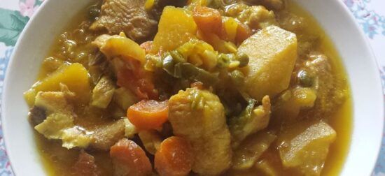 Patatas con cazón en amarillo
