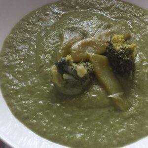 Todas las verduras que lleva son verdes, de ahí su color