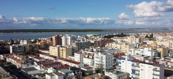 Sanlúcar, al fondo desembocadura río Guadalquivir