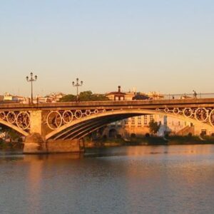 Puente que une Triana con el centro de Sevilla